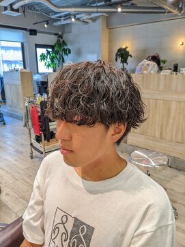 コワファーストナガサキシャンプーボーイ(COIFF1RST NAGASAKI SHAMPOO BOY) 平行マッシュ×波巻きスパイラルパーマ