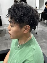 ヒュイル バイ ニアウ(Hwyl by Niau) メンズマッシュパーマニュアンスパーマスパイラルパーマ刈り上げ