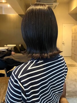 セプト 天神大名(SEPT.) 外ハネセミディ ニュアンスカラー ミディアムボブ 髪質改善