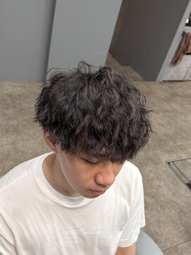 ノイセル 西本町(Noisyle) フェザーパーマスパイキーショートブルーブラックサーフカールy