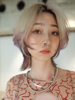 シオン(shion)&nbsp;ウルフカットくびれミディダブルカラーブロンド_F21167