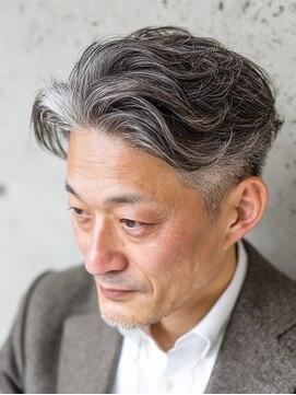 ヘアーモードキクチ 日本橋三越前店 白髪でもかっこいい|グレイヘアショート