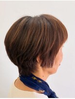 スリム(SLIM)&nbsp;ショートヘアにハイライト