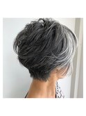 ☆グレイヘアをより美しく！☆プラチナショート！