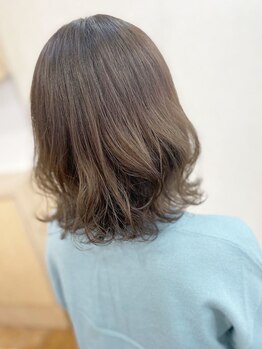 ハーブスヘア 前橋店(Herbs hair)の写真/【透け感のある外国人風カラーが人気★】魅力を最大限に引き出す技術&提案力が◎豊富なカラー材をご用意！