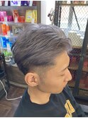 シルバー系カラー　グラデーションメンズカット