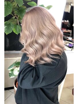 スライバイリアオオサカ(Sly By Ria OSAKA) ミルクティーベージュ【大阪】【梅田】