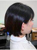 毛先重めぱっつん系ボブ/ステップボーンカット