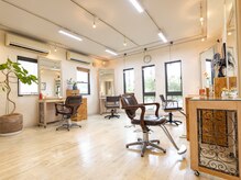 ヘア サロン ニコル(Hair Salon Nicol)の雰囲気（ライトアップと木のぬくもりに心がホッとするはず）