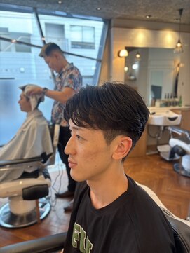 ゼロスバーバー(0's BARBER SHOP) ビジネス◎フェザーパーマで好印象センターパート