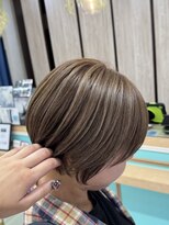 アースオーセンティック 大分下郡店(EARTH Authentic) 白髪ぼかしハイライト×ショート