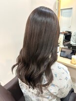 カミエ(kamie)&nbsp;ロングヘアの透明感を引き出すブラウンカラー