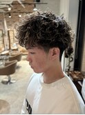 スパイラルパーマツイストパーマアップバング短髪メッシュ