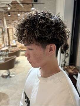 Spec Holder 藤井寺 Men's salon 【メンズカット/メンズパーマ/ツイストスパイラル】 スパイラルパーマツイストパーマアップバング短髪メッシュ