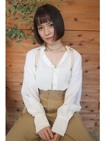 キズキ(KIZUKI)&nbsp;コンパクトなミニボブと暗めのオリーブベージュ