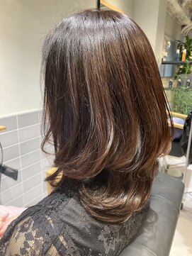 リリー(Lily) 肩下ミディアムレイヤー