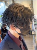 ツイストスパイラルパーマセンターパートツーブロック刈り上げ