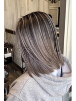 ラグーン(LAGOON)&nbsp;バレイヤージュグレージュハイライトダブルカラーケアブリーチ