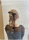 お呼ばれヘア　ハイトーンあみおろしスタイル