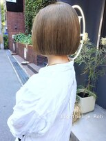 ウィーク 梅田(UiiC)&nbsp;大人なミニボブ 柔らかカラー ライトベージュ uiic umeda sachi