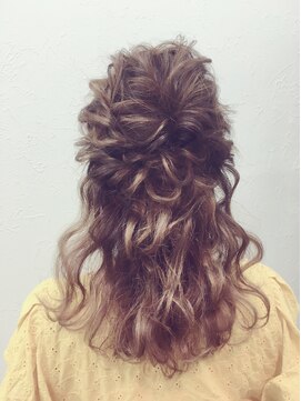 プードゥ(Puo-Du) ウエーブハーフアップ