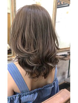 ヘアーワークス アンビエント(Hair works Ambient) レイヤーカット#モカベージュ【Ayaka】