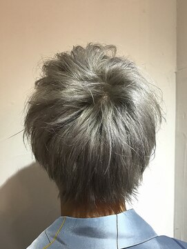 ツーダブルバイフィフス 西梅田店(WW.. by fifth) シルバーショート【梅田/JR大阪/西梅田/北新地】