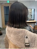 切りっぱなしミディアム外ハネボブ＊透明感ダークカラー