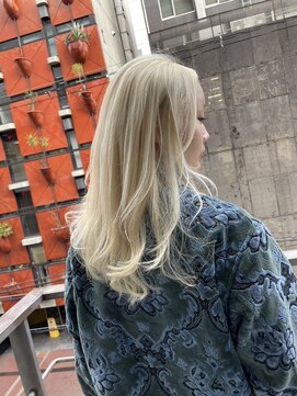 シィーム(cime) ホワイトブロンドカラー イメチェンヘアスタイル