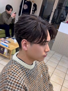 ディータ(Dita) フェザーパーマ／毛流れセンターパート