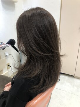 ブランシュール(Blancheur) 毛先のレイヤーで動きのあるロングスタイル★ ふんわりカール