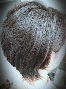 ヘアー バイ ミーズ(hair by Mii’s) ショート/ ダークブルー