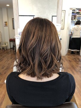 アンプレヴーアジュテ(Impre'vu ajoute) 外ハネ無造作ボブ