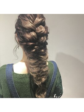 ハニー(HONEY by Chord) 【HONEY×加藤】編み込みアレンジ