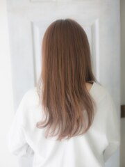 暗髪で秋らしく、フリンジバングで小顔styleに