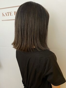 ケイトブラウン(KATE BROWNE) 外ハネミディ×ダークアッシュ