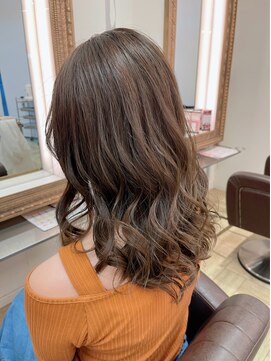 コワファースト 大分(COIFF1RST) 透明感のあるベージュカラー