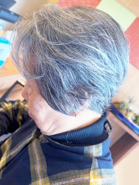 ヴィヴァーチェイルソーレ(VIVACE ilsole) 30代40代50代脱白髪染めグレイヘア白髪ぼかしハイライト