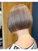 大人可愛いミニボブ外国人風カラーブリーチミルクティーブロンド