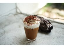 毎月変わるドリンク!? しかもフラッペもあるってマジ??? 美容室なのに…いや、もはやカフェやん