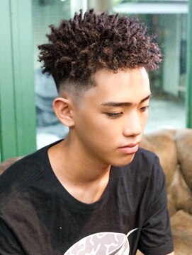 プロショップウェーブ セカンド(PRO SHOP WAVE II) スペインカール/テーパーフェード/メンズパーマ/フェザーパーマ