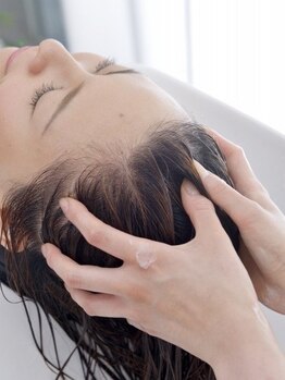 アトリエ ラブラドレッセンス(atelier labrado rescence)の写真/ヘッドスパだけのご利用も大歓迎◎頭皮をほぐして心の疲れもすっきり解決！