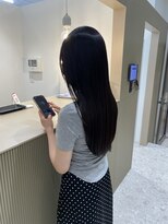 シュヴーブリヤン(cheveux brillants)&nbsp;神戸三宮の美髪縮毛矯正｜後ろ姿に艶が映える黒髪ロングスタイル