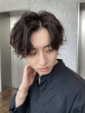 バイフィフス 原宿/表参道(by fifth) 波巻きスパイラルパーマセンターパートミディアムウルフ