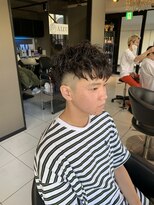 アイズ 海老名(AIZU) スペインカールフェードカットツイストスパイラルパーマショート