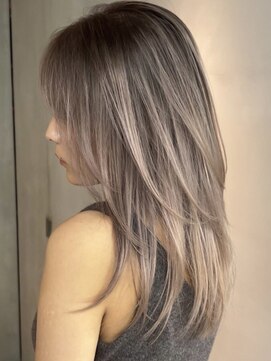 ヨロ 小岩(YOLO) ミルクティーグレージュハイライトケアブリーチレイヤーカット