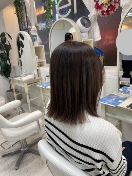 アルターシェリー(aL-ter che'rie) 外ハネスタイル[前髪/アンブレラカラー/こなれミディ]