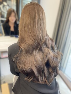 フォンズ(FONS) 明るめベージュカラー/レイヤーカット/艶カラー/くびれヘア/学割