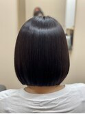 クセの強さや状態に合わせ部分的に薬剤を変えた縮毛矯正で艶ボブ