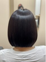 アンジュール コロレ(1//jour colore) クセの強さや状態に合わせ部分的に薬剤を変えた縮毛矯正で艶ボブ